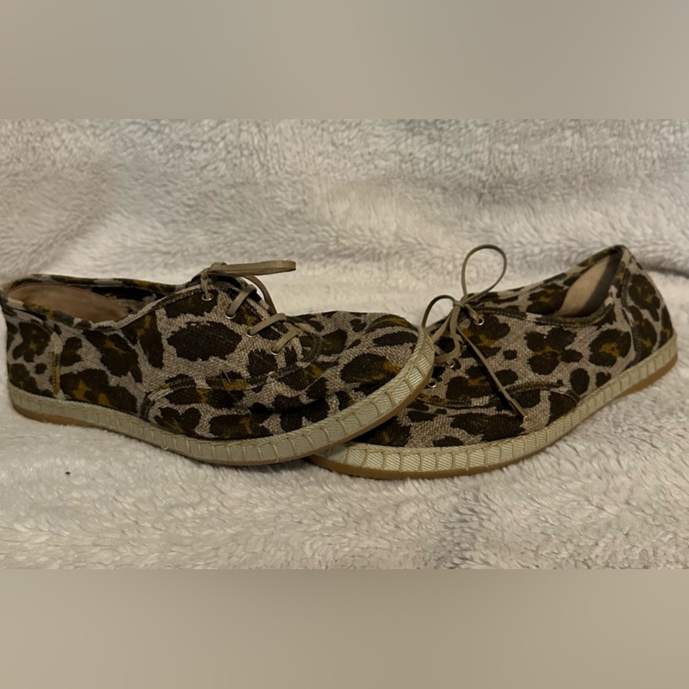 NEW Charlotte Olympia Maria Leopard Linen Sneakers Size 8.5